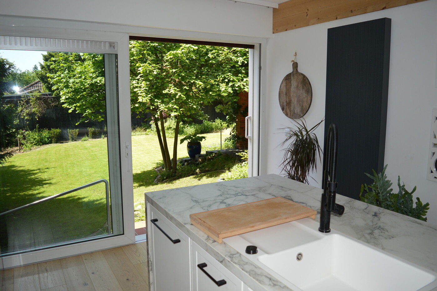 mit Gartenblick