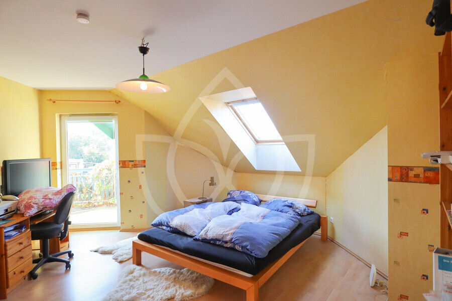 OG - Zimmer 3 mit Zugang Balkon