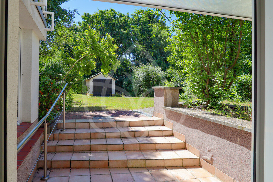 Souterrain - Terrasse und Eingangsbereich