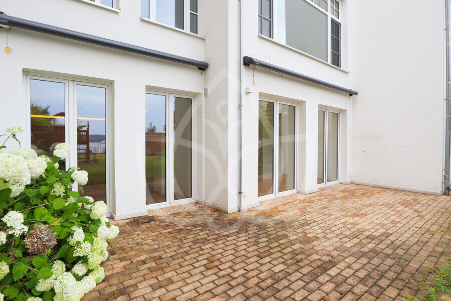 Terrasse mit zusätzlichem Gartenbereich