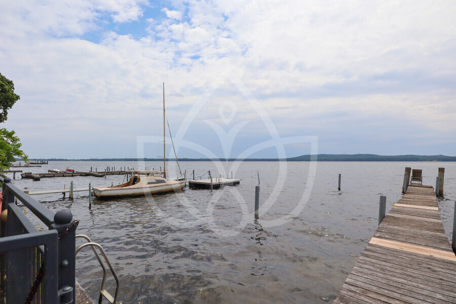 direkter Wasserzugang und Bootsliegeplatz