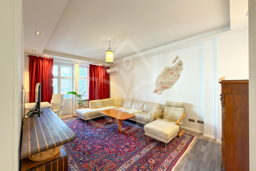 Zimmer 1 mit Balkon und Klimaanlage