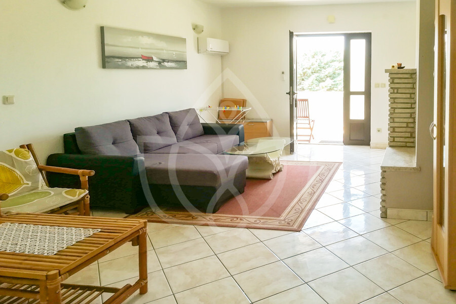 Appartement 06 - Wohnbereich mit Kamin & Klimaanlage