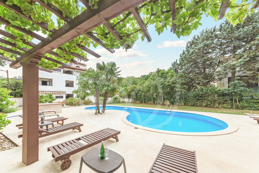 Gartenanlage mit Pool