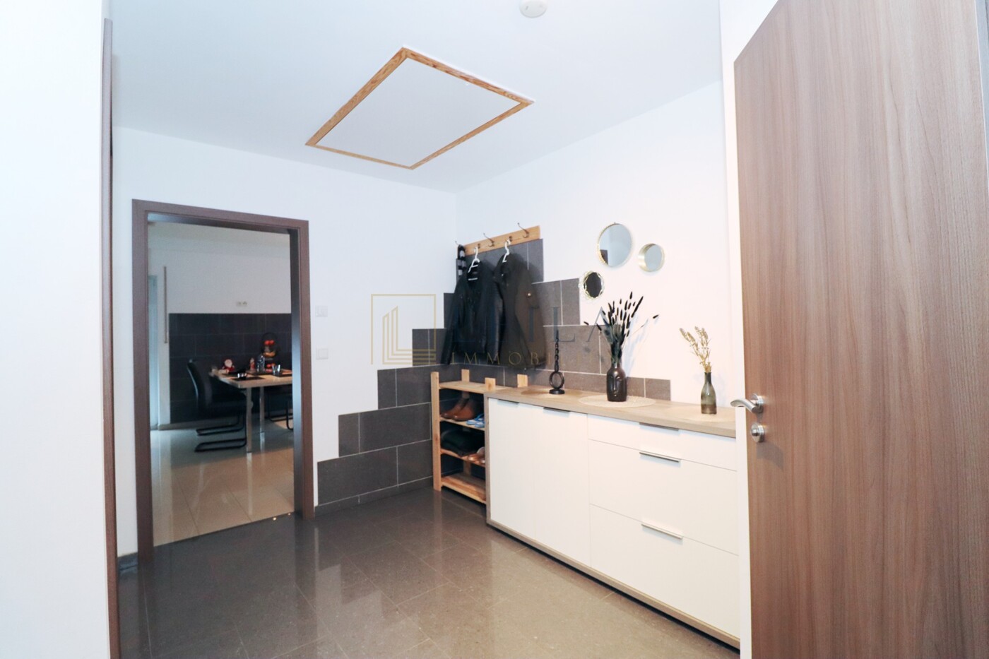 LEILA Immobilien - 080d7dbd 33f5 4db0 9f54 40fb5447155b Flur