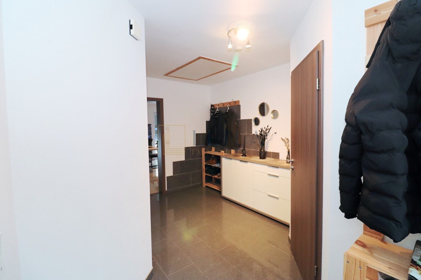 LEILA Immobilien - 564bc446 066e 492b 9b5a 4d0aef949beb Eingangsbereich