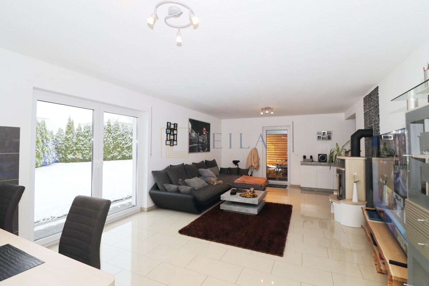 LEILA Immobilien - af0ae9e5 d48d 42b2 ad9a e767ff23e4f9 Wohnzimmer