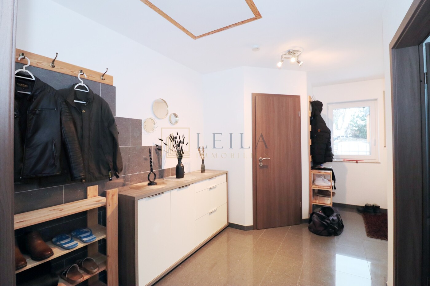 LEILA Immobilien - b57de819 4c0e 44ef b324 0ccffa9377b7 Flur