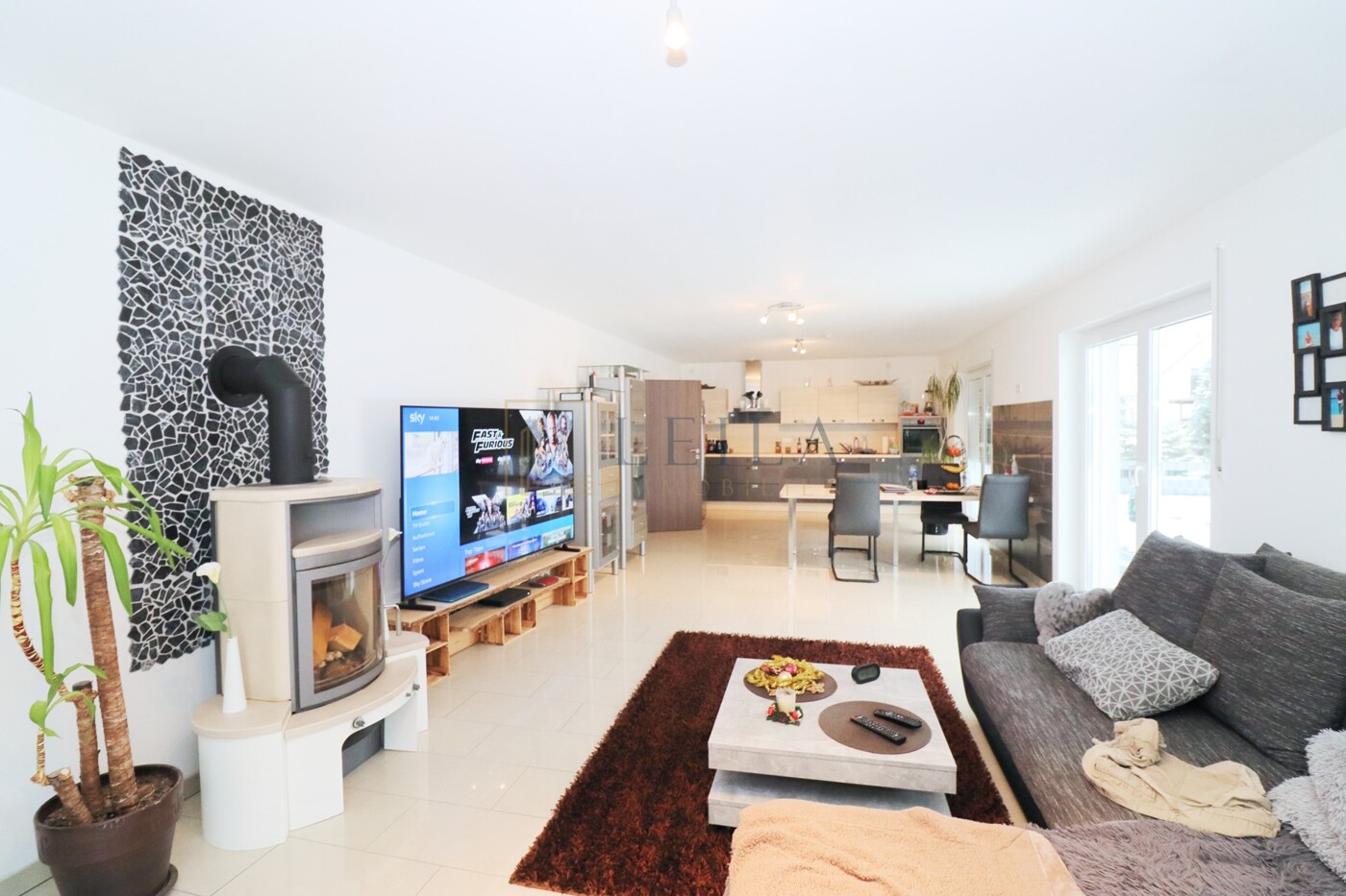LEILA Immobilien - b6bf5628 e25c 4e47 8136 9433900e16fa Wohnzimmer