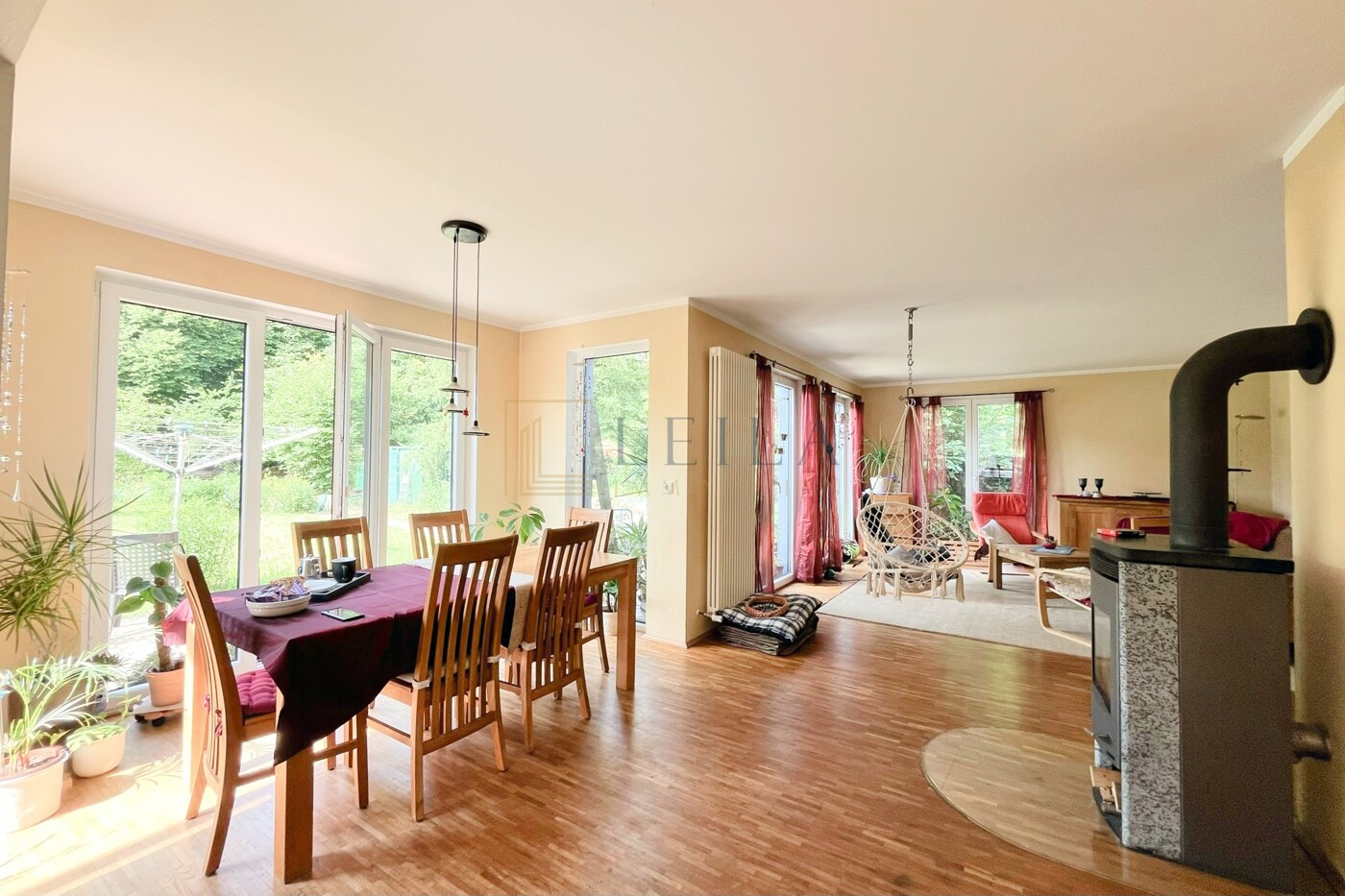 LEILA Immobilien - 4c58b3a8 d5b0 4fed b7ec 0c47bcca01f0 Das Esszimmer im EG
