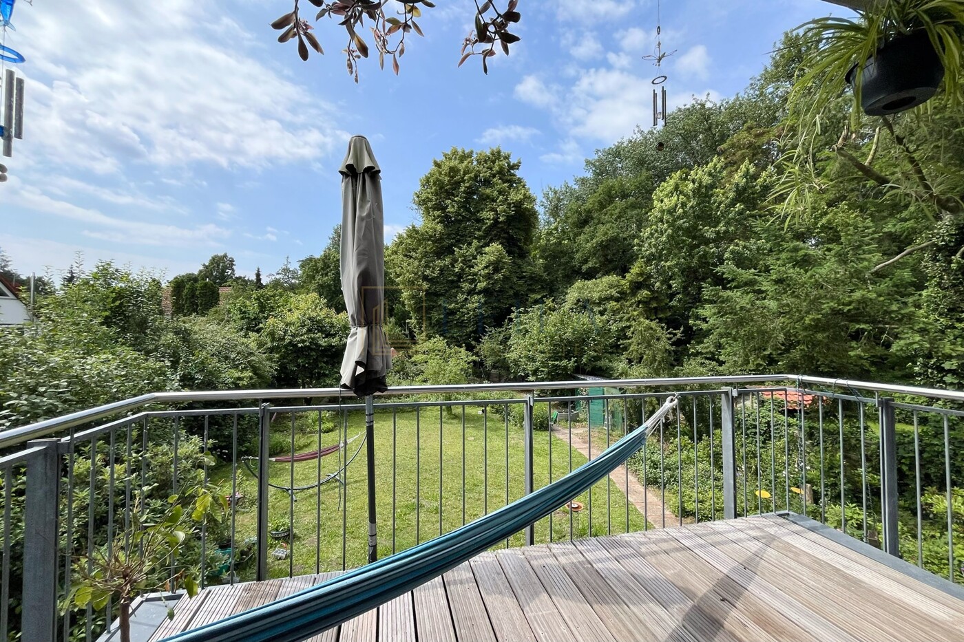 LEILA Immobilien - ce55888e 4928 49c5 89f4 0e081acef170 Blick vom Balkon