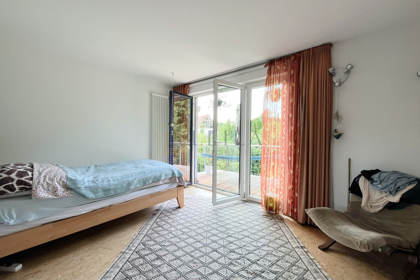 LEILA Immobilien - e3b90415 9b8d 4922 8de9 5d5ef64715d8 Schlafzimmer im OG