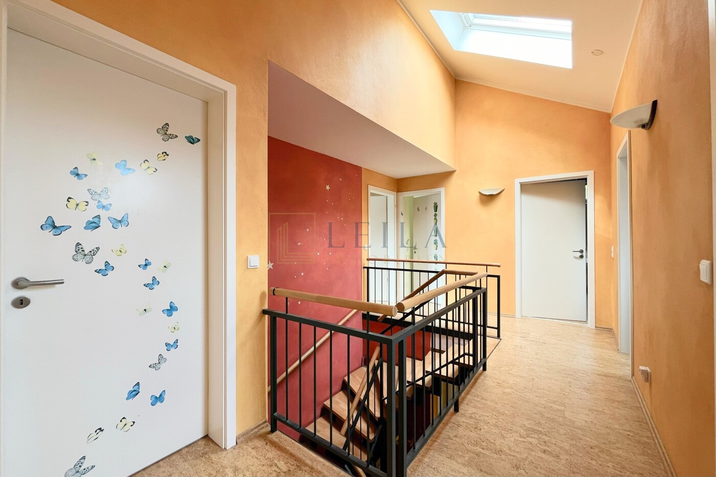 LEILA Immobilien - e3e65330 2376 4049 b6ed e38fe1dcb691 Flurbereich im OG