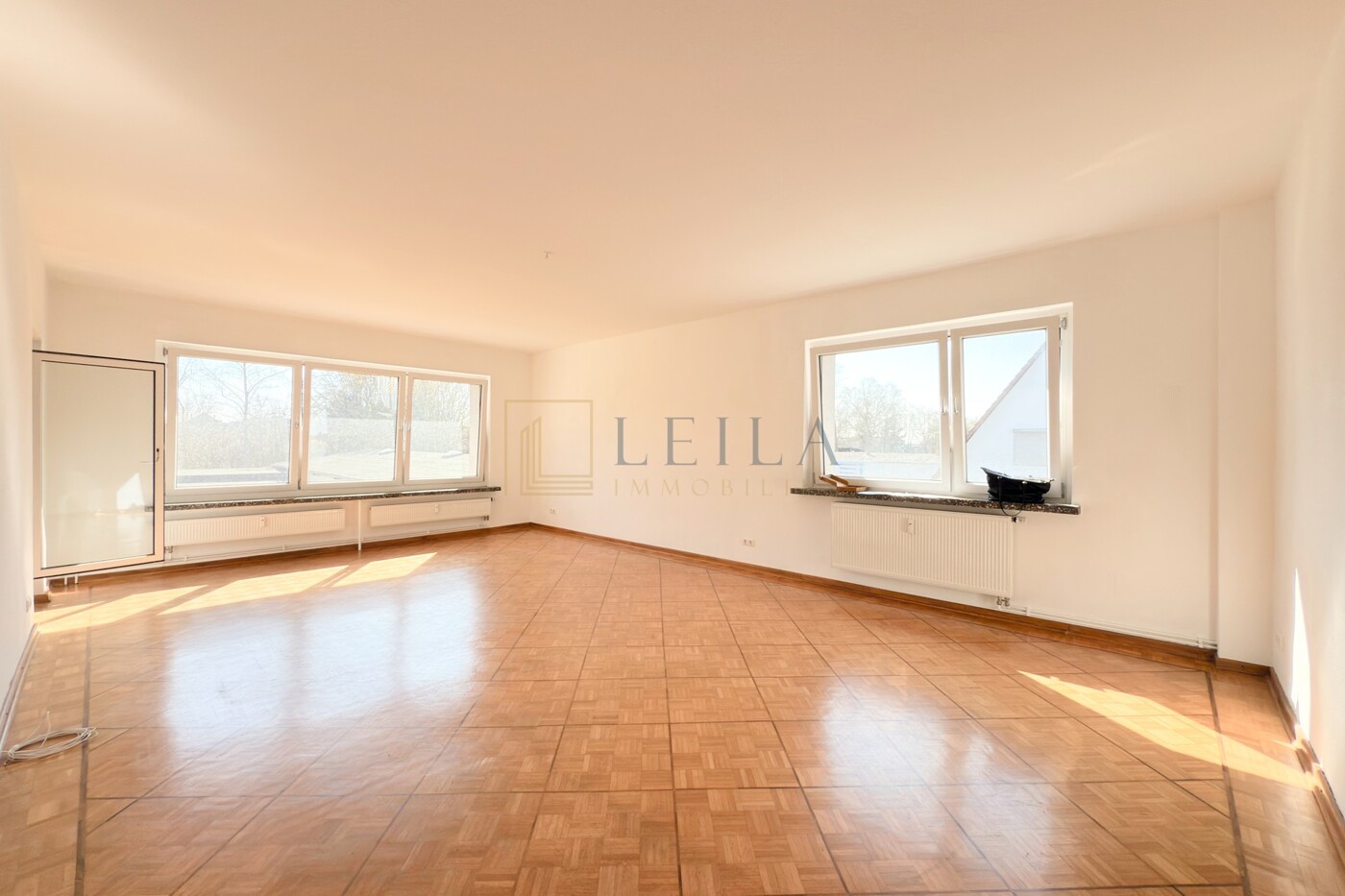 LEILA Immobilien - b2951632 df10 4d73 9a0a 5ba9f0957c76 Gigantischer Wohn- und Essbereich