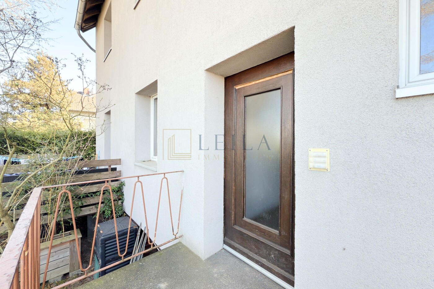 LEILA Immobilien - b9636886 35a6 4f15 a74e 4ca12b16bf24 Hauseingangstür