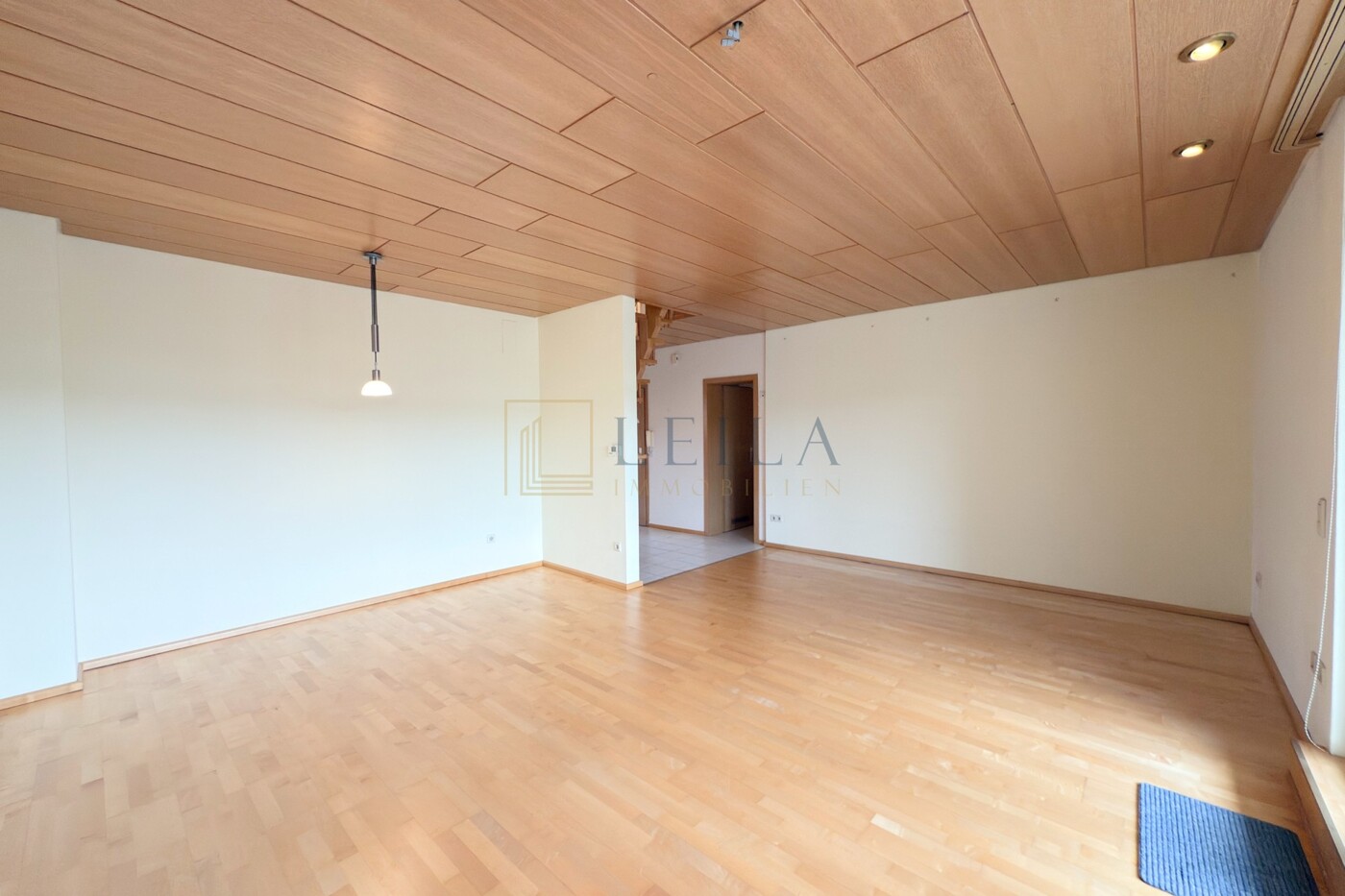 Wohn - und Esszimmer