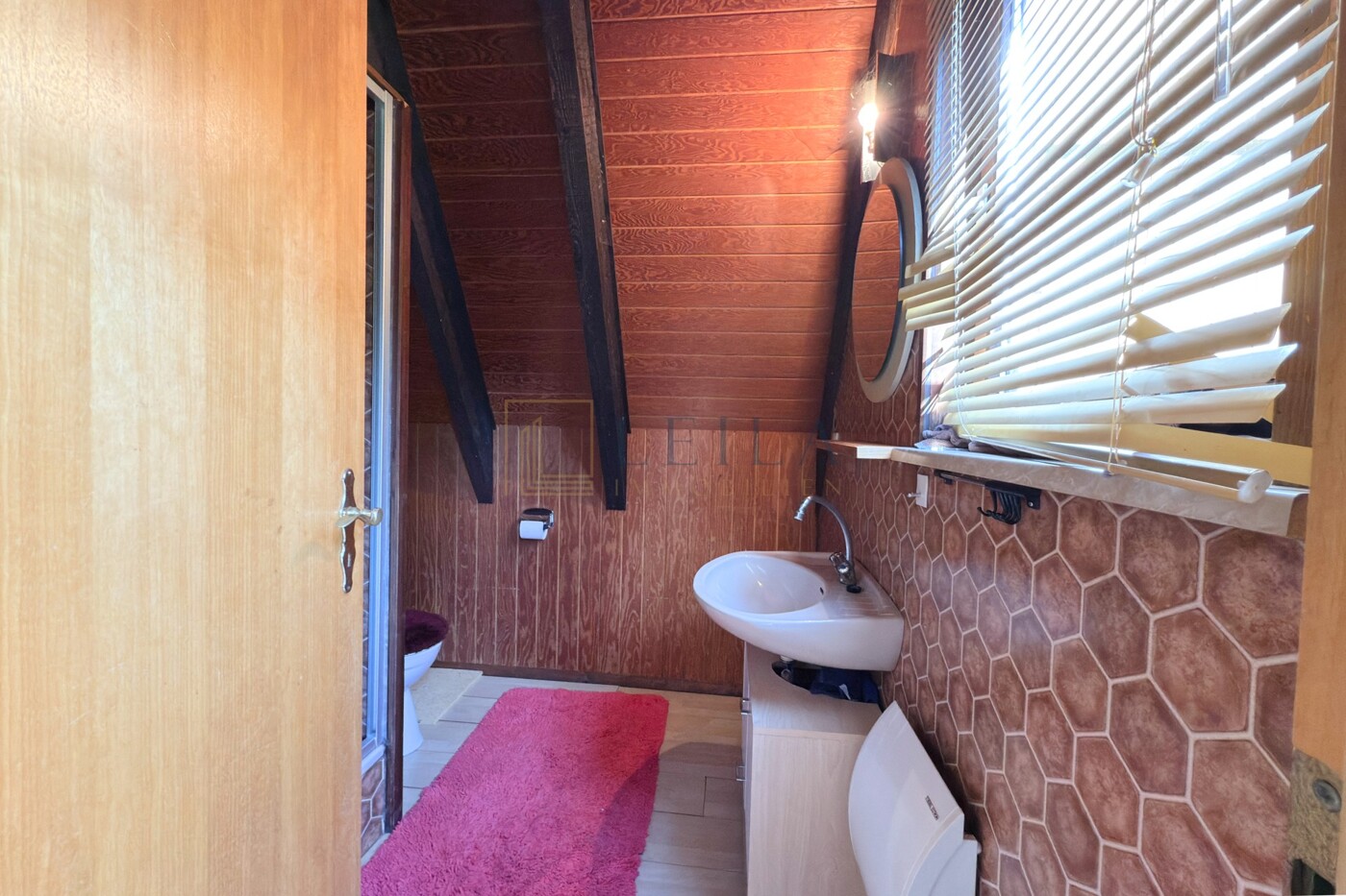LEILA Immobilien - 62305045 658f 4fc4 a570 4f177a21fdd4 Badezimmer mit Dusche