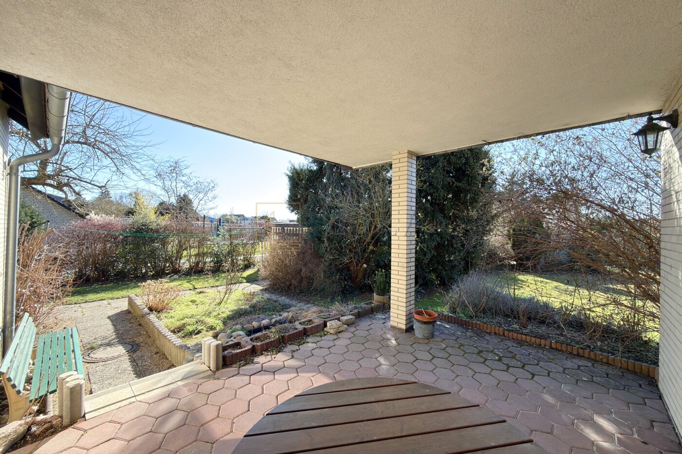 LEILA Immobilien - 3f60d14d 4fce 4cc2 8e22 129e0dd02b81 Terrasse am Haus