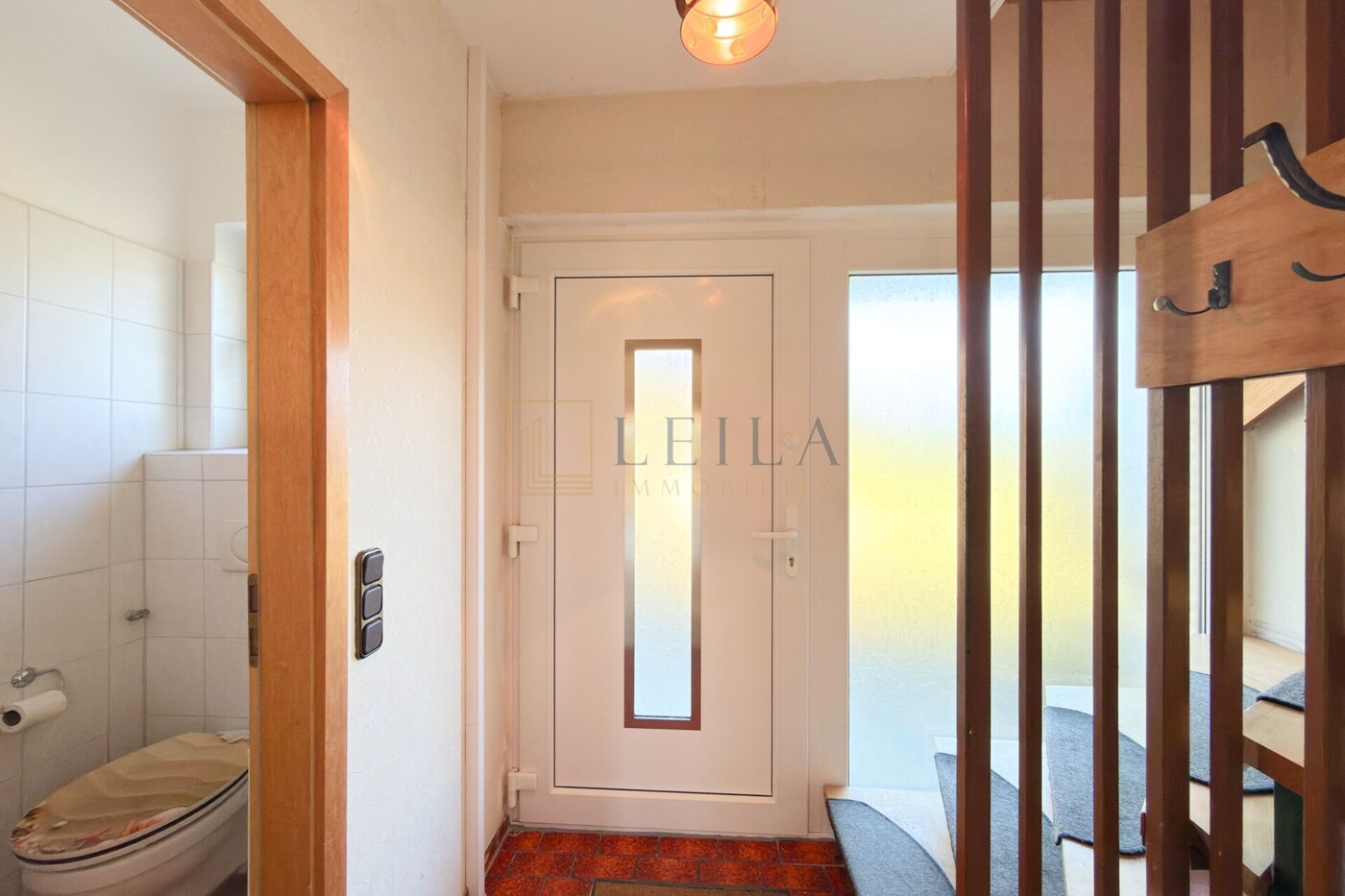 LEILA Immobilien - 788433a4 ab7a 4200 9455 ac2cc948689a Hauseingangstür