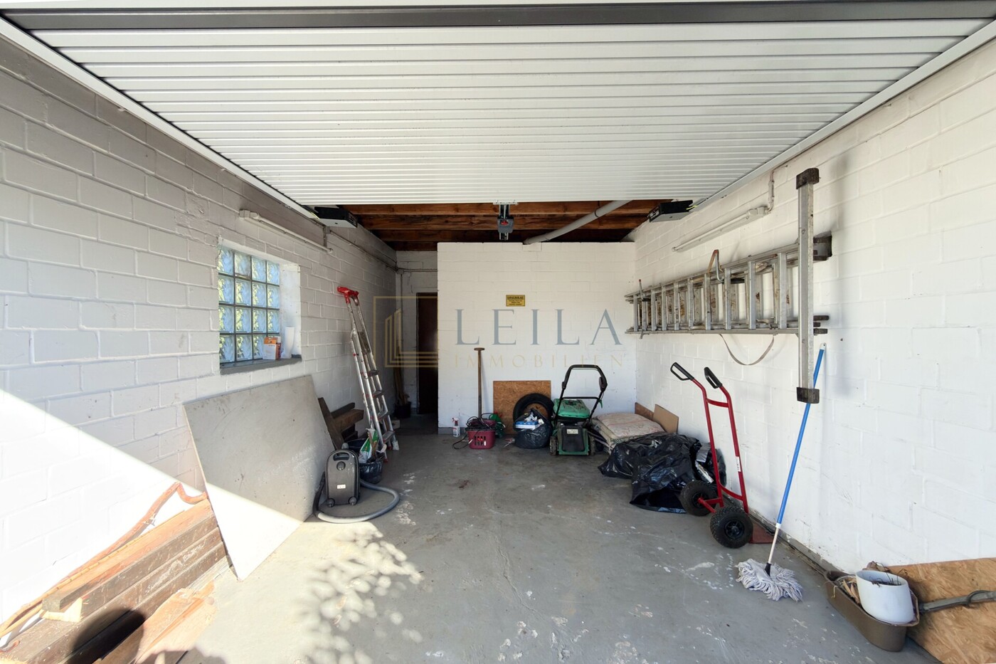 LEILA Immobilien - 828ef204 f2cf 4d0f a3e8 15ab7f8d0d81 Garage mit elektrischen Antrieb