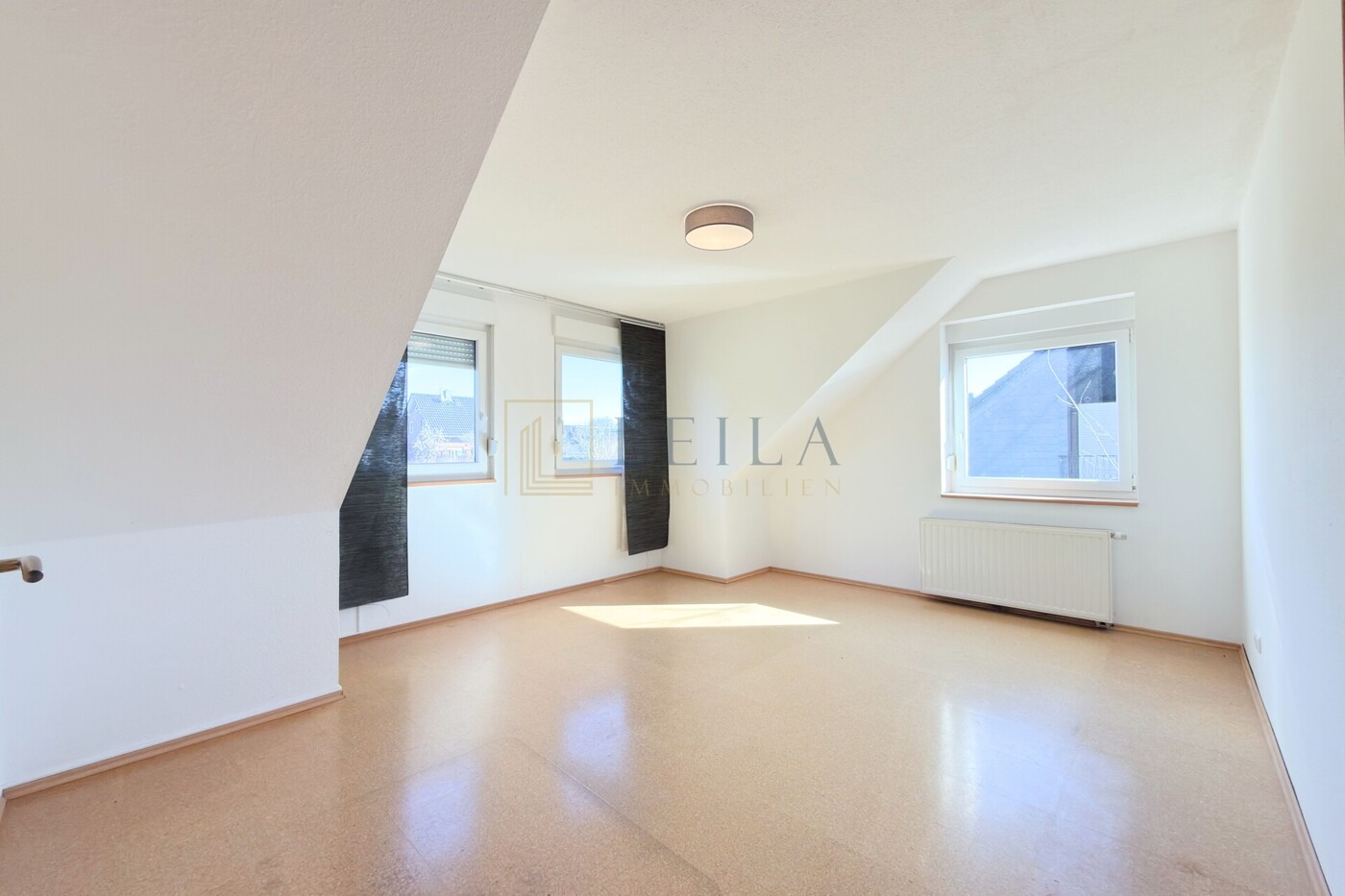 LEILA Immobilien - ae587673 f045 4d70 82ff 9bd4932b2a3a Schlafzimmer 4