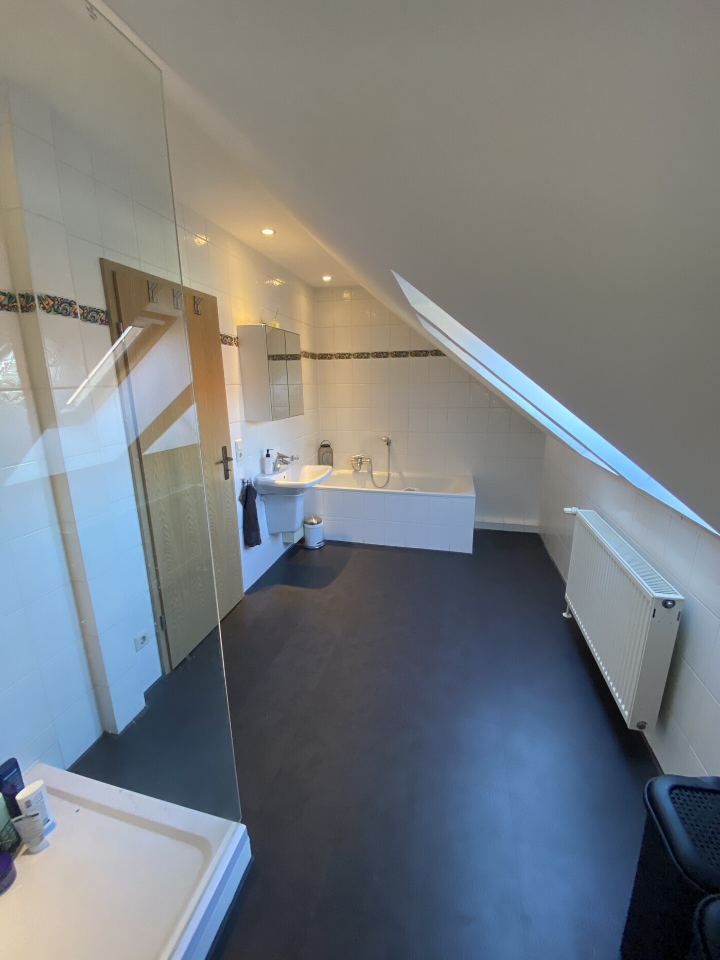 Badezimmer mit Dusche