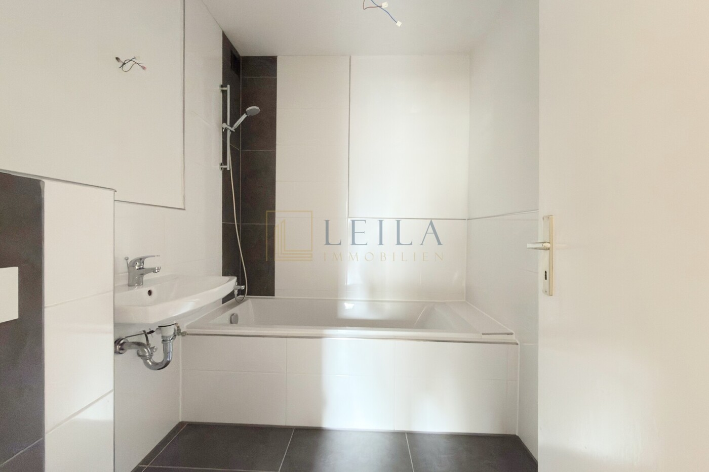 Badezimmer mit Badewanne
