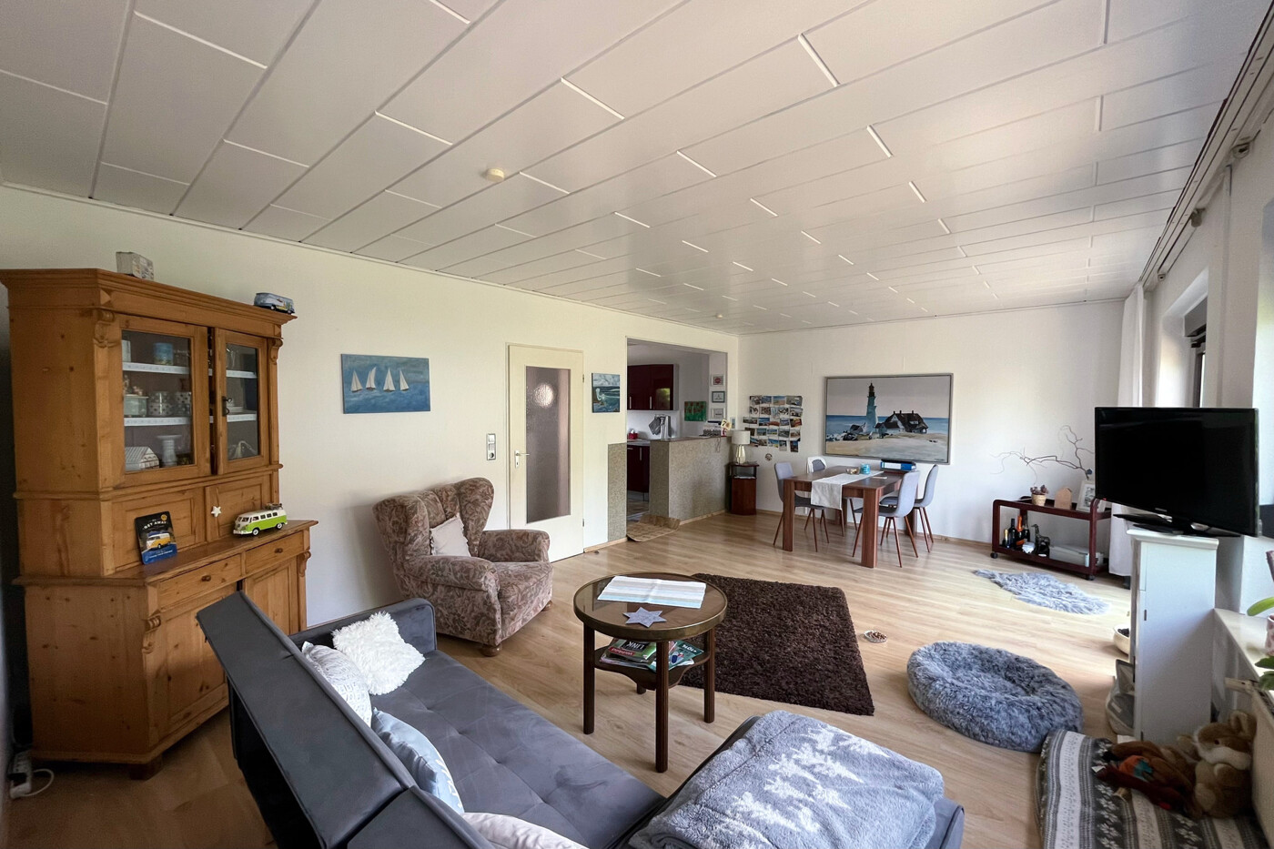 LEILA Immobilien - 37350598 9ac2 4c3b 93f9 89a7b59542ac Wohnzimmer