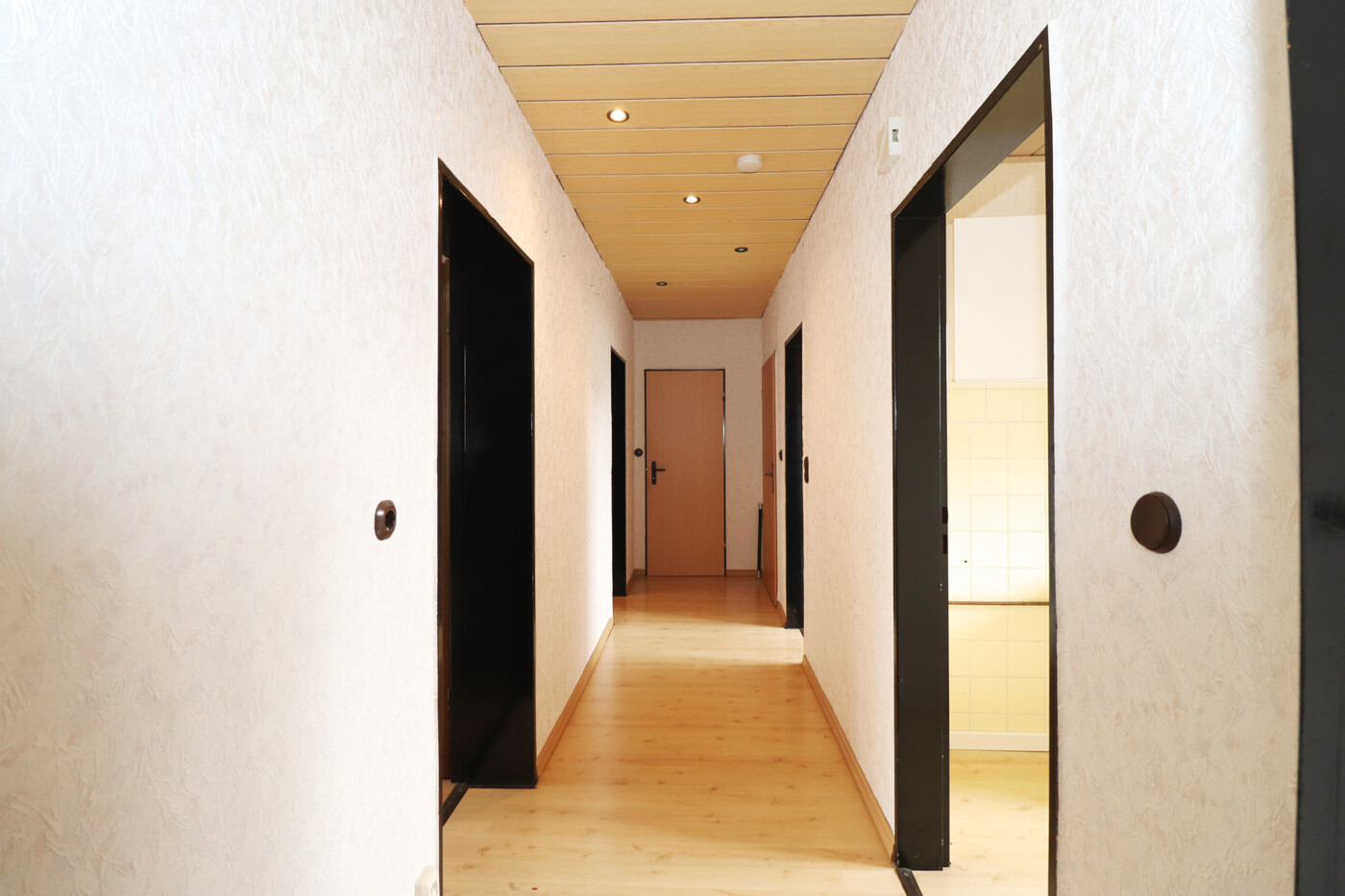 LEILA Immobilien - 1cacf561 da22 4966 98cb 7e103cffcdd8 Flur DG