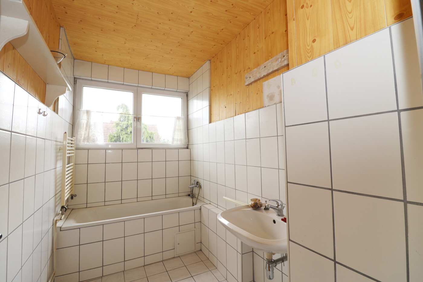 LEILA Immobilien - 9e6a8ceb 36e7 4114 99c7 4085229f1747 Bad DG