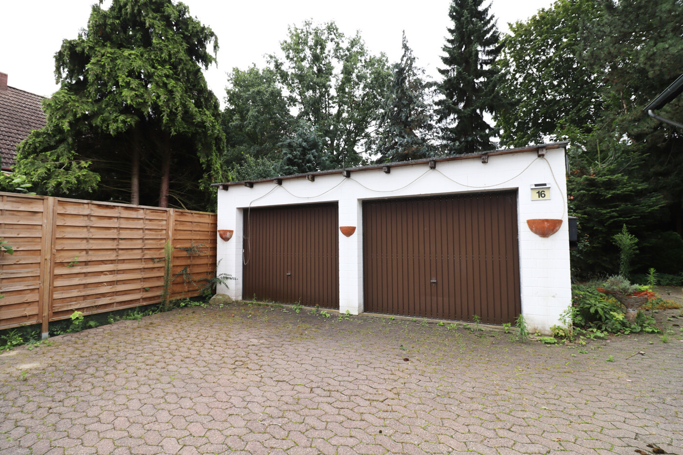 LEILA Immobilien - e78ffeb9 d097 4619 98ff e33b5c0fae60 Doppelgarage mit Grube