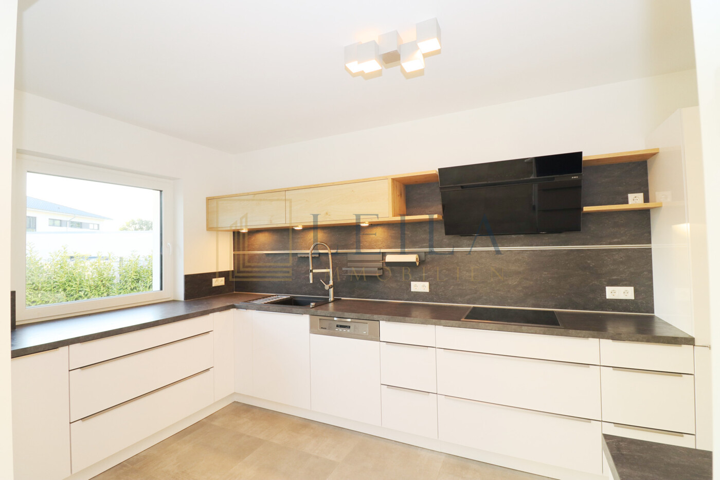 LEILA Immobilien - c16687c9 2c8b 431a 8a03 8ca5f9078753 Küche