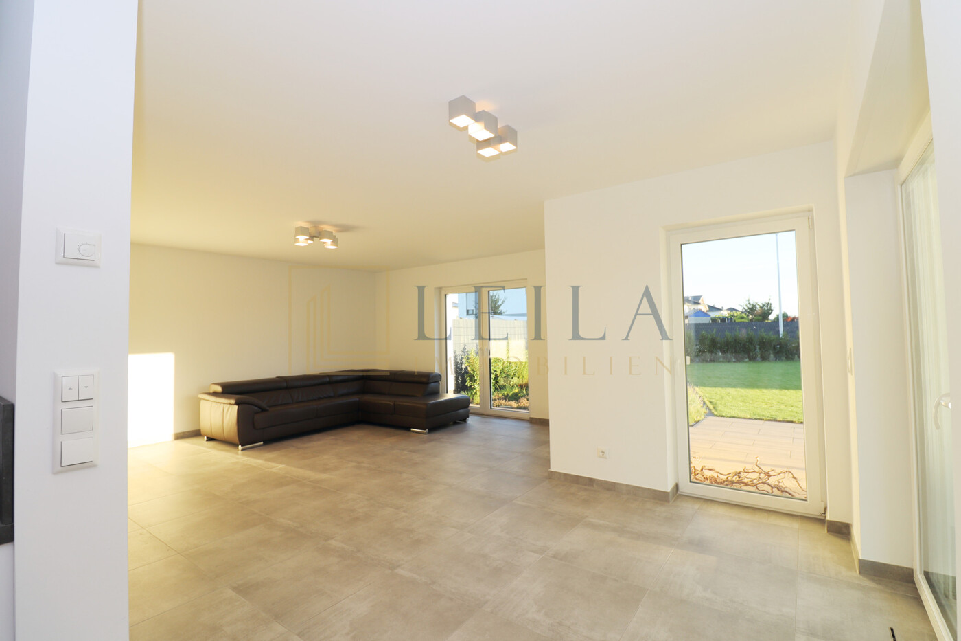 LEILA Immobilien - ce434e68 75d4 47e1 8295 2cfb2d5e024c Blick aus der Küche
