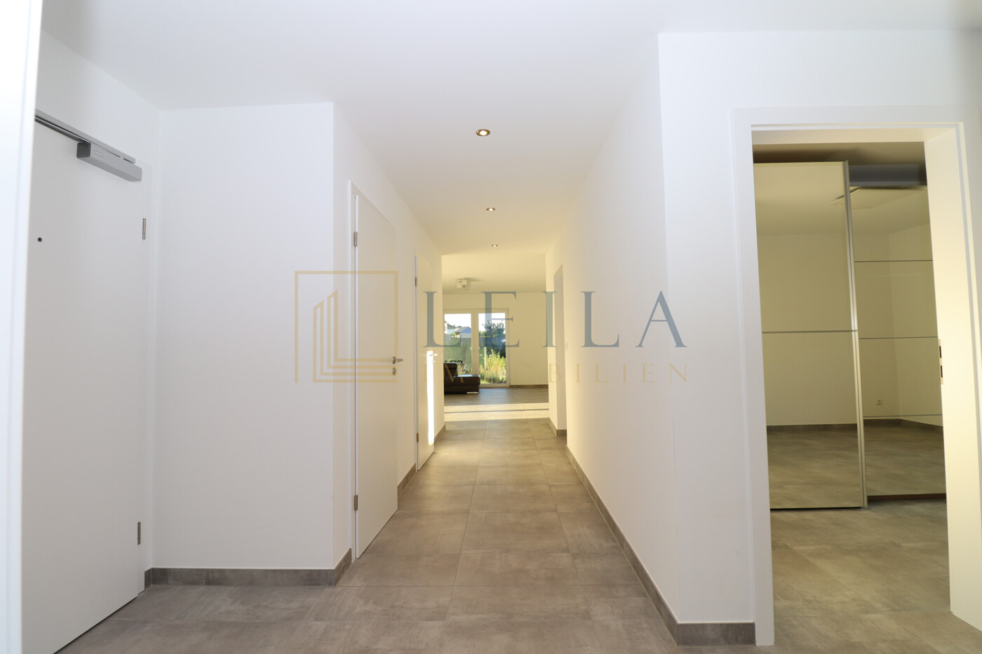 LEILA Immobilien - dfab8e2f 8a1f 44ce b71f f00bc6ae1502 Flur