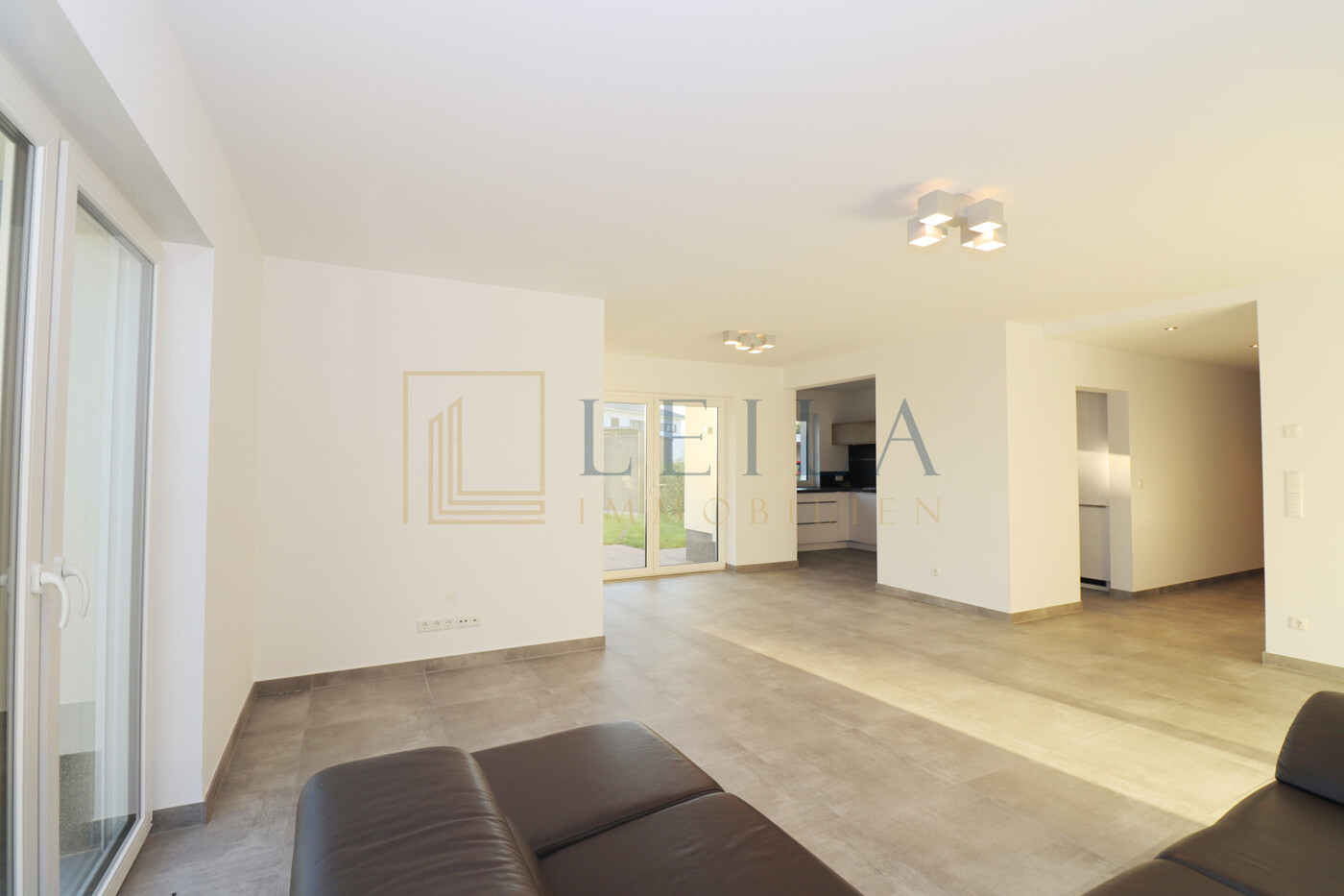 LEILA Immobilien - eaa2fad8 27f0 40f8 8265 0ba619b8e9b8 Wohnzimmer