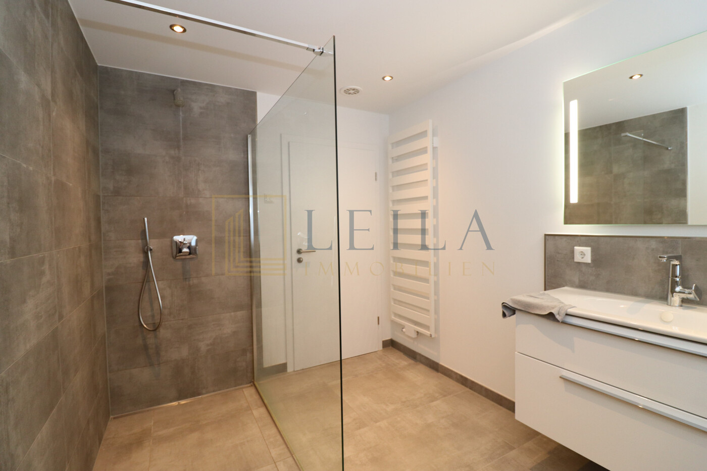 LEILA Immobilien - f84cedf6 7561 4fbd 8f68 8f70f08d24f4 Badezimmer