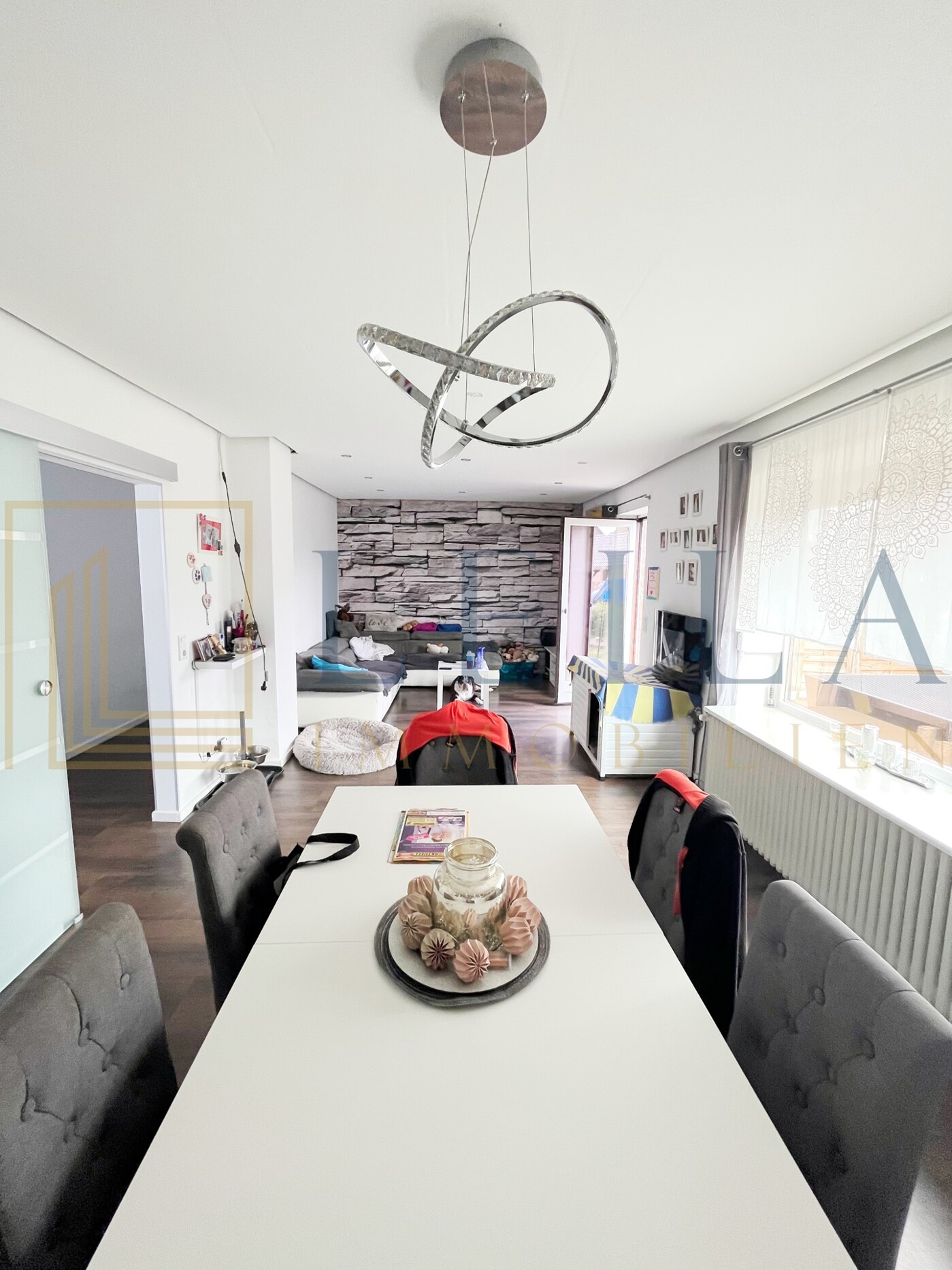 LEILA Immobilien - 35e43156 05e3 4b28 bec0 ffbbf773a7d5 Wohnzimmer