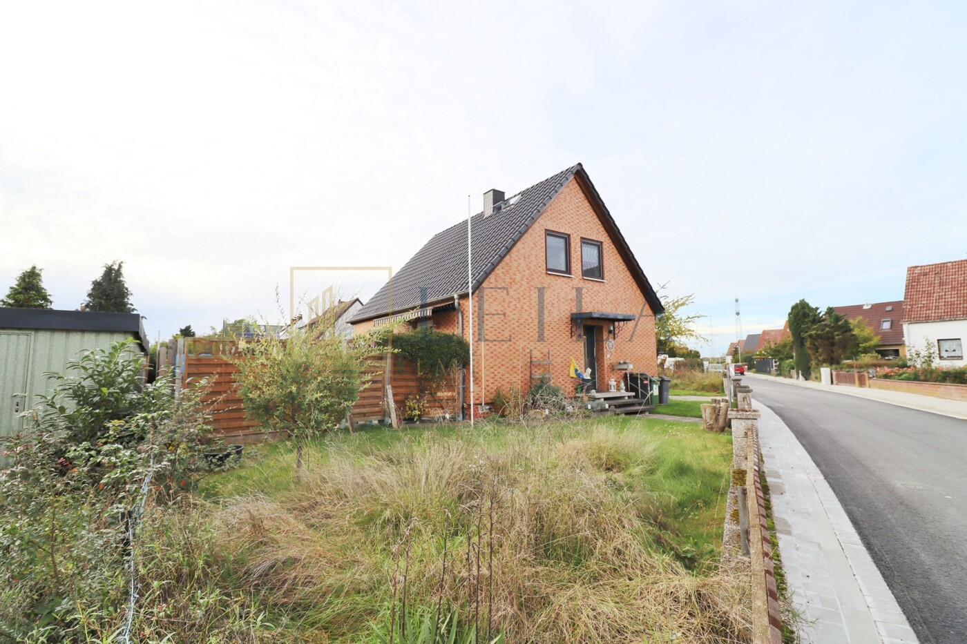 LEILA Immobilien - d4d46a9a aa66 4691 ac8f 7ffd57f148e6 Außenansicht von der Straße