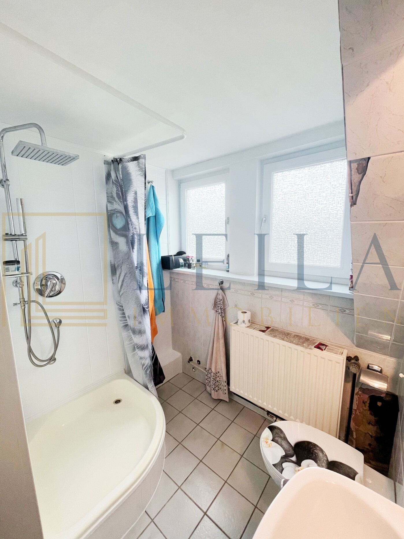 LEILA Immobilien - f3331a10 e6d1 4a01 a180 ce29c48527dd Badezimmer mit Dusche