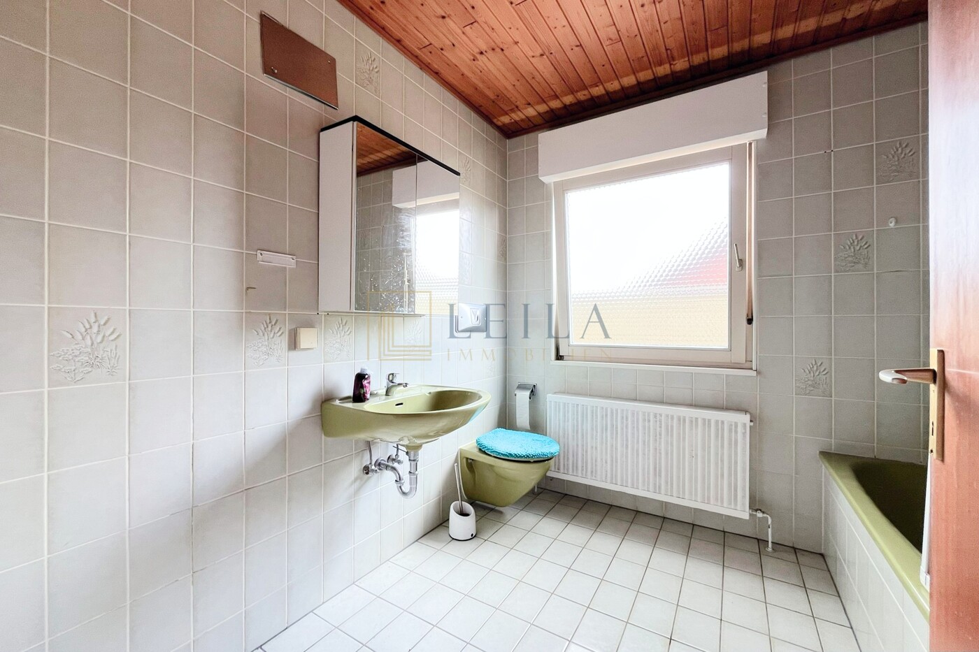 LEILA Immobilien - 11fd3ff5 178f 464a 9161 cb0914969e1f Badezimmer im EG
