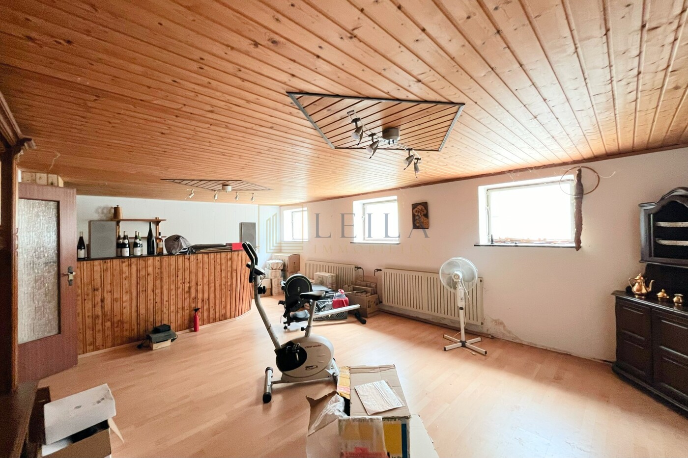 LEILA Immobilien - 226eef7f 9185 4e80 9348 1b8a9f3c2ae5 Partyraum