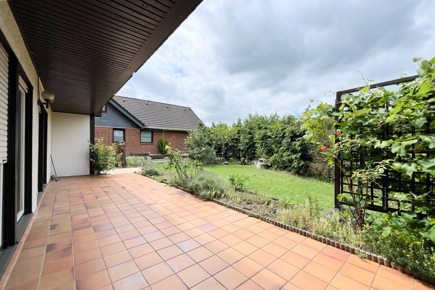 LEILA Immobilien - a41cb95a f406 4751 8144 0fb4e18d0c4e Terrasse