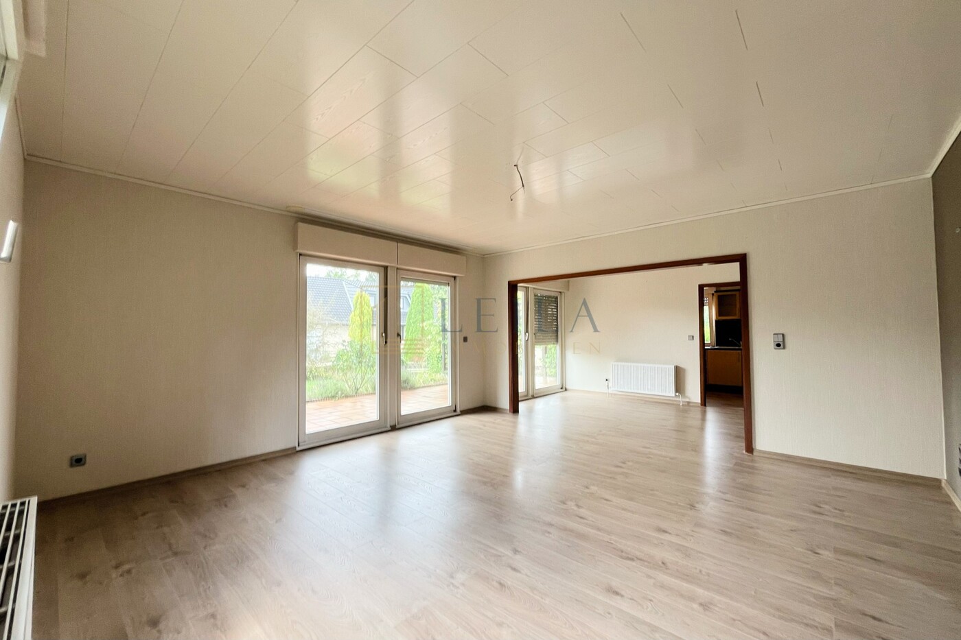 LEILA Immobilien - b8da0cb1 5972 4ba3 87c3 8141048ec6c3 Wohnzimmer