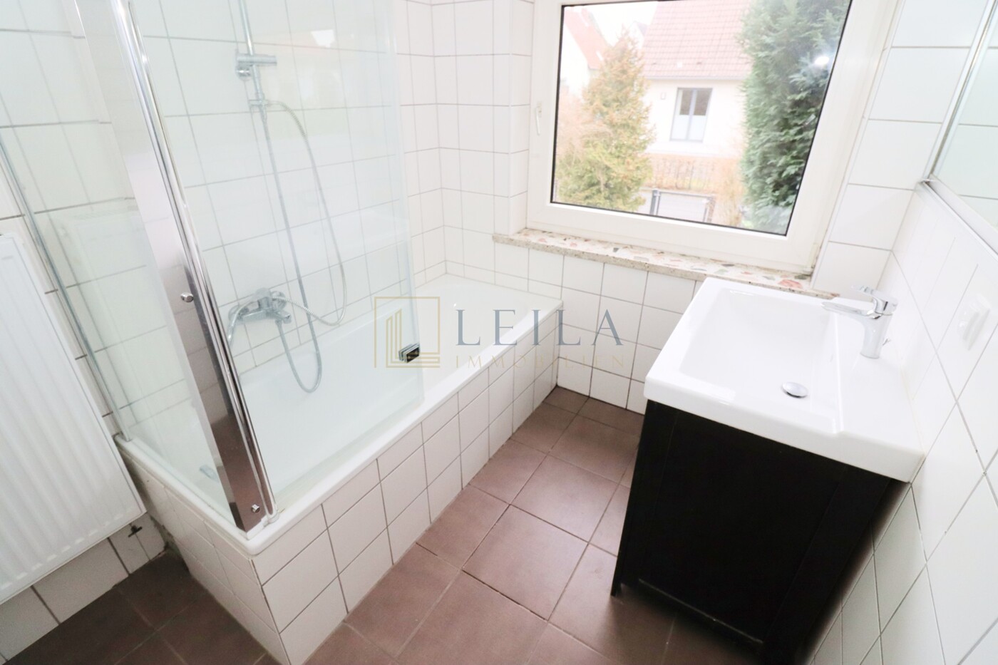 LEILA Immobilien - 24c5a371 8242 45fe a273 59afa2caf5ad Badezimmer im Erdgeschoss