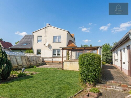 Garten und Hausrückseite