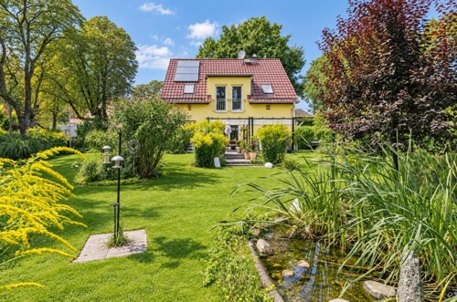 Garten mit Hausansicht - v2