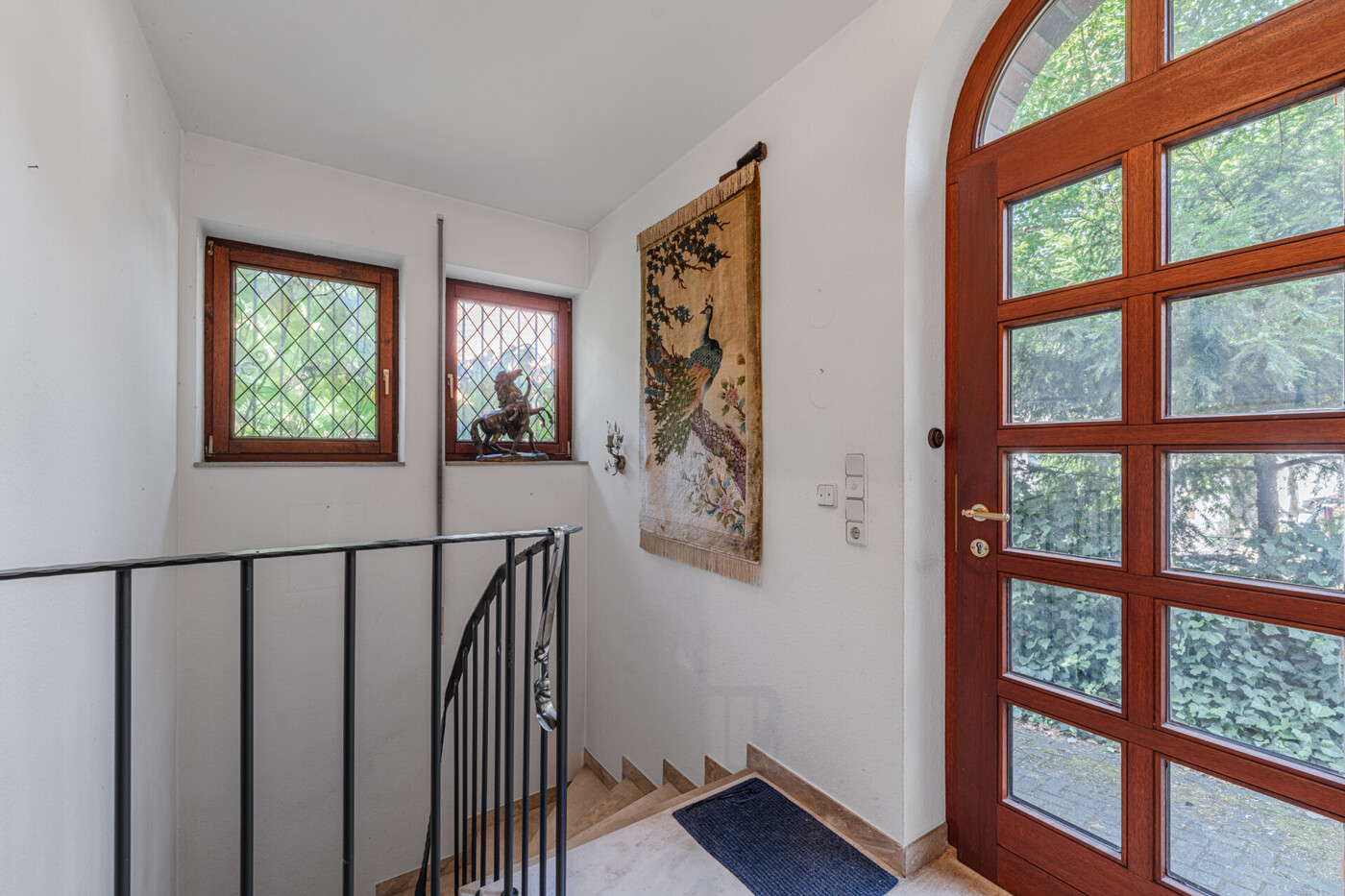 Seiteneingang und Treppe zum Souterrain