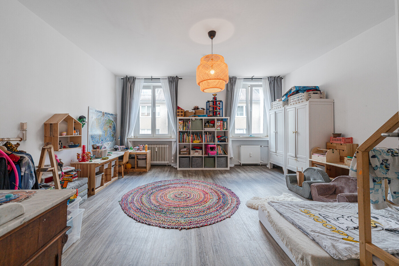 Großes Kinderzimmer 