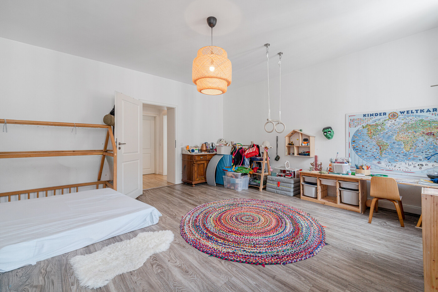 Großes Kinderzimmer 
