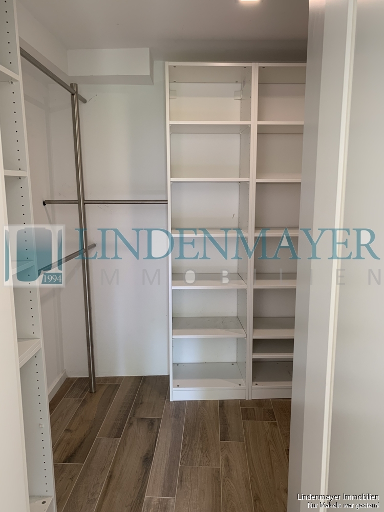 Begehbarer Kleiderschrank